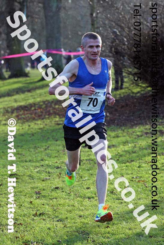 Morpeth Harriers 11k Road Race on New Year's Day. Photo: David T. Hewitson/Sports for All Pics